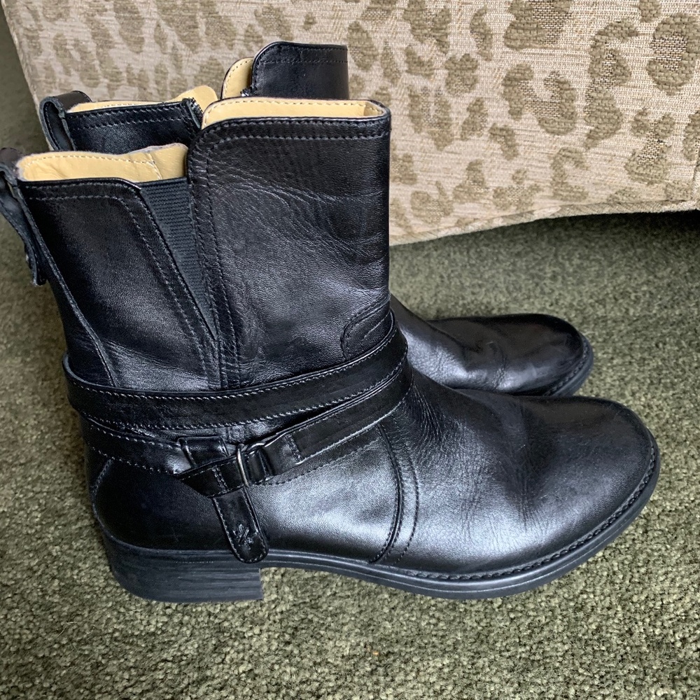 Bussola Black leather boots